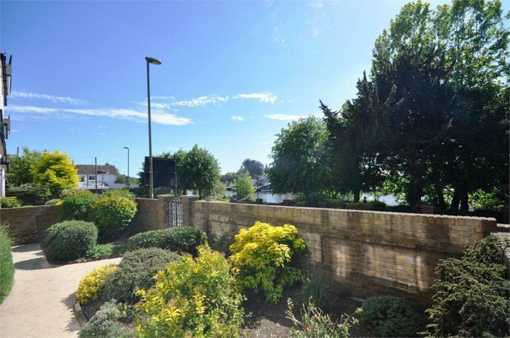 Thames View Apartments Staines-upon-Thames Exteriér fotografie